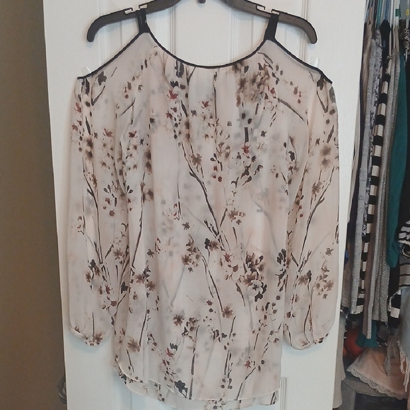 White House Black Market Floral Blouse - Open Shoulder Design - Picture 3 of 6